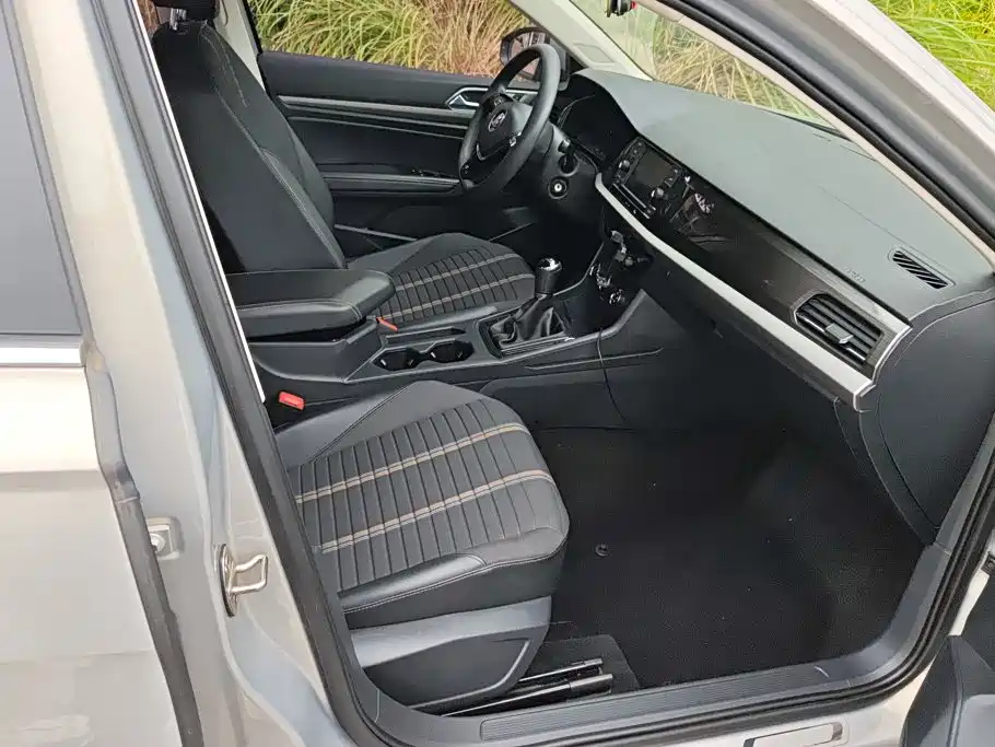 Фото 8 - Volkswagen Lavida