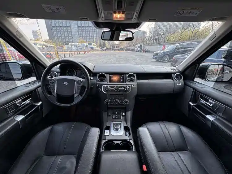 Land Rover Discovery 2016 3.0 SC V6 HSE фото 18