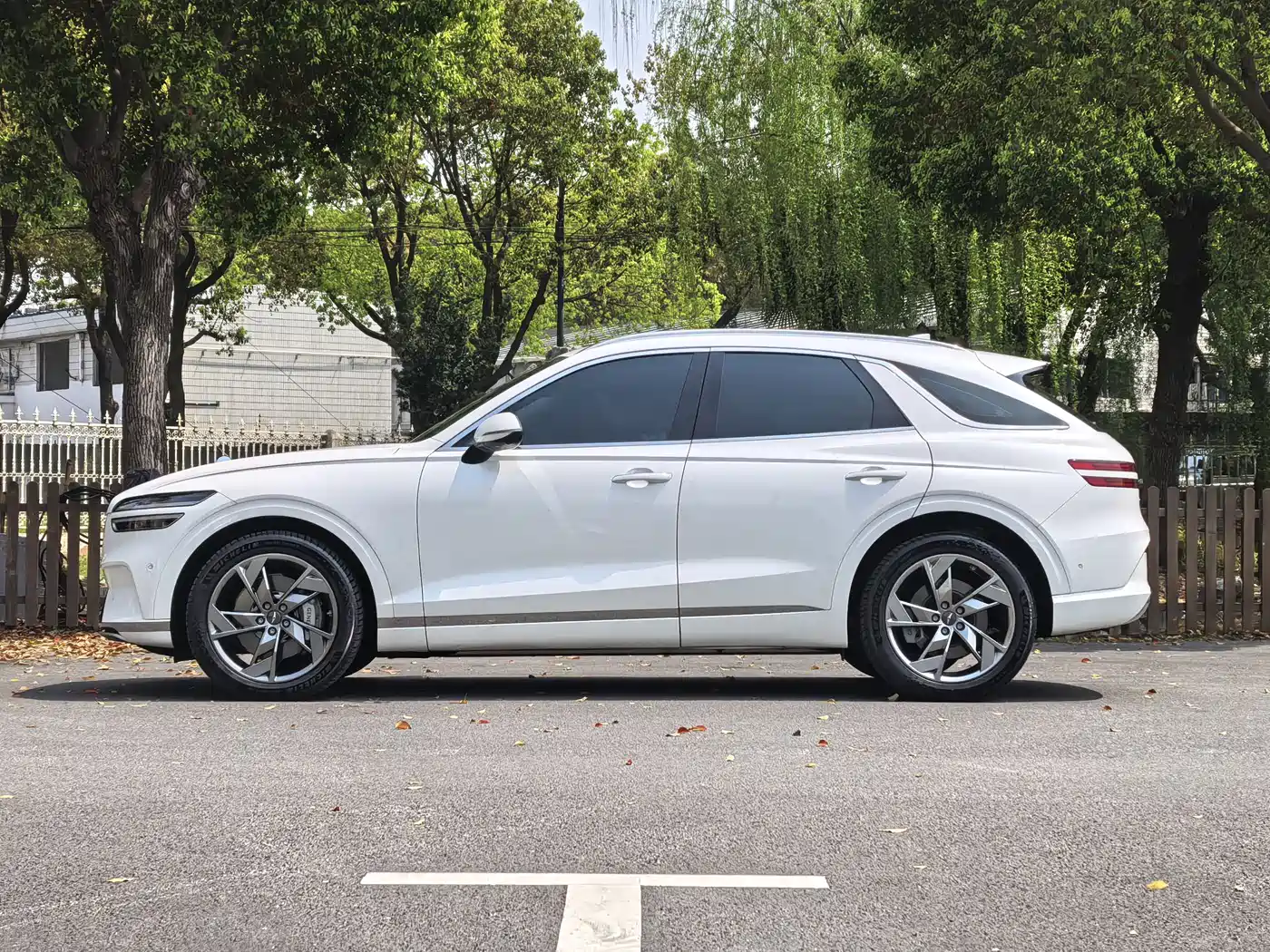 GENESIS PURE ELECTRIC GV70