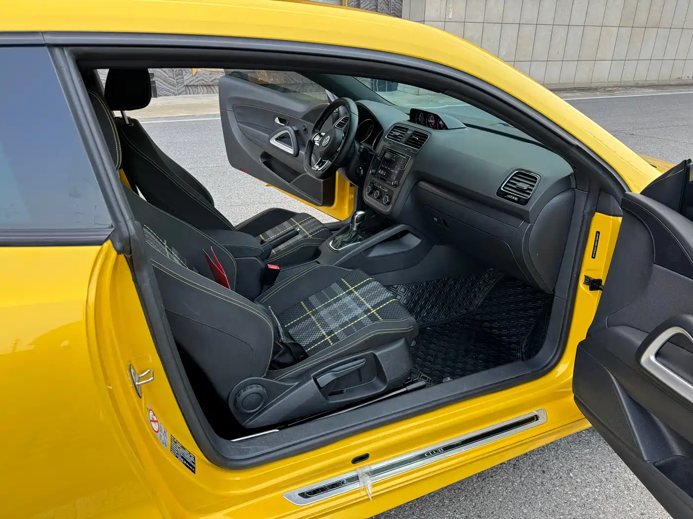 Volkswagen Scirocco 2016 1.4TSI Club Edition фото 10