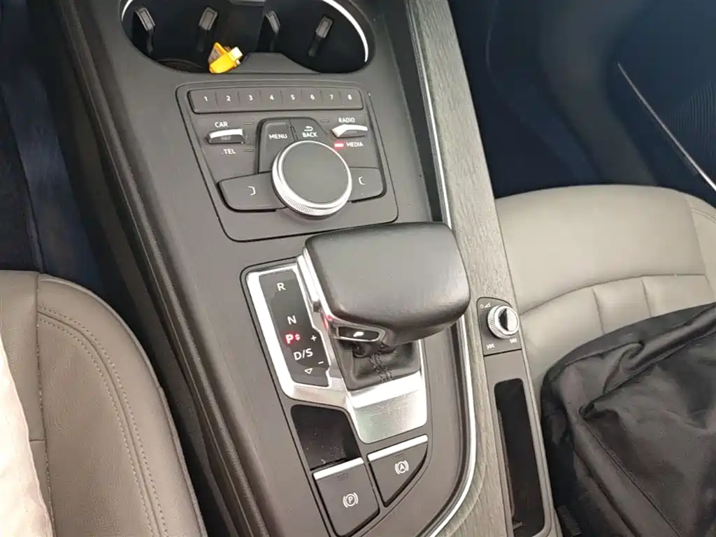 Audi A4L 2017 40 TFSI Style Edition фото 14