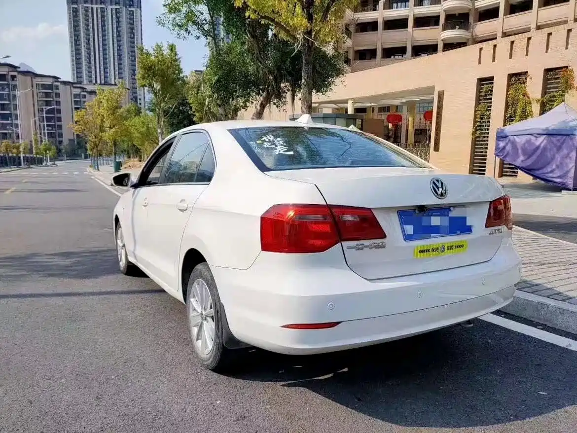 Volkswagen Jetta 2015 1.6L Auto Comfort фото 6