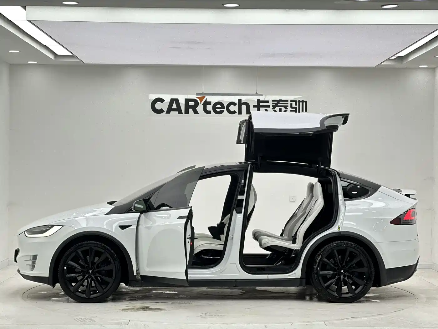 TESLA MODEL X