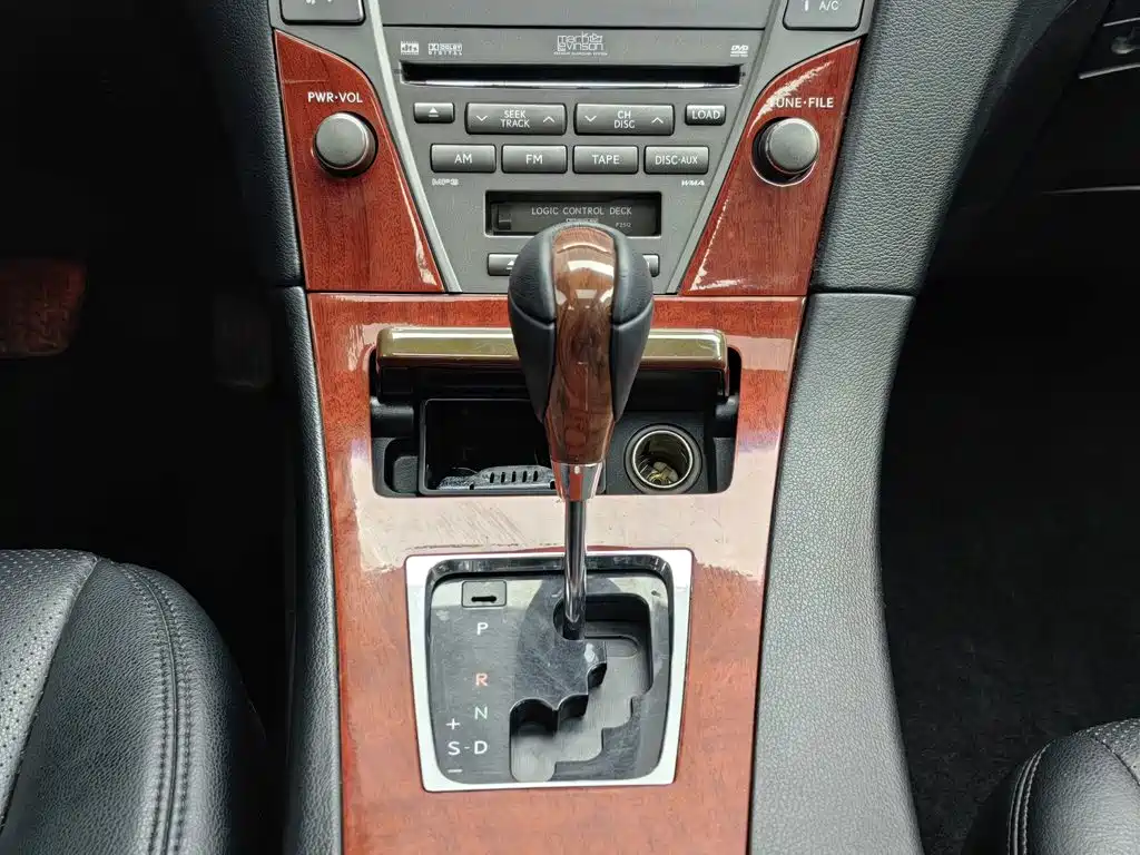 Фото 13 - Lexus ES