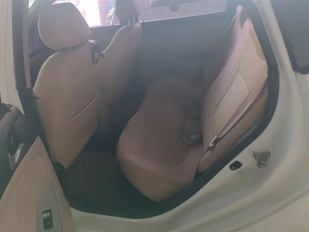 Hyundai Verna 2014 1.4L Automatic Smart GLS фото 17