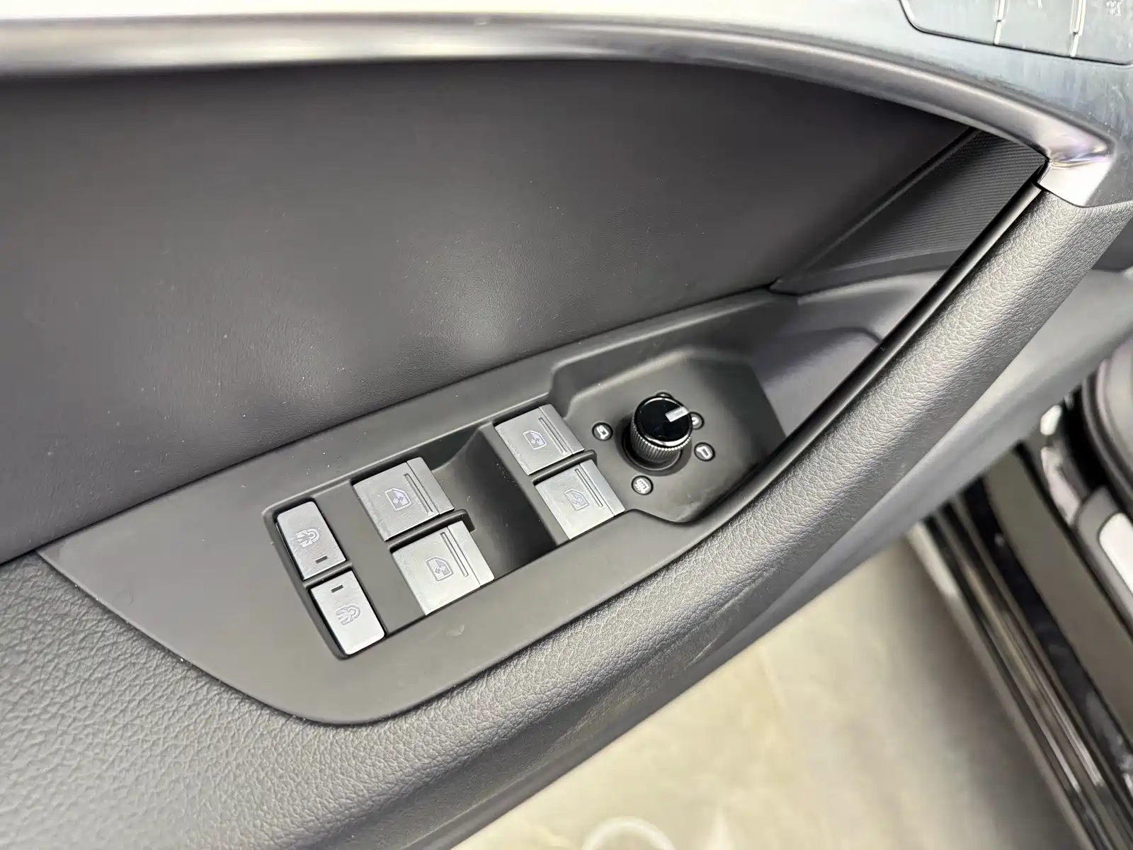 Фото 11 - Audi A6L