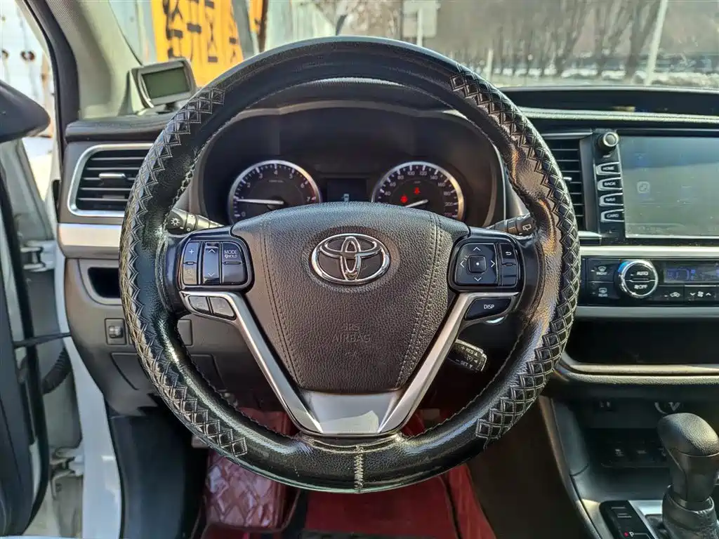 TOYOTA HIGHLANDER