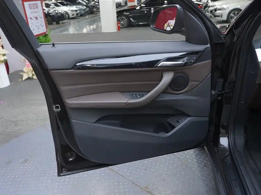 BMW X1 2020 sDrive25Li Leading Model фото 18