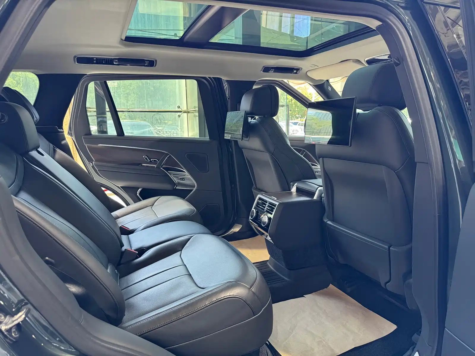 Фото 30 - Land Rover Range Rover