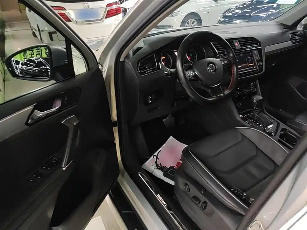 Volkswagen Tiguan L 2018 380TSI Automatic AWD Flagship Edition фото 16