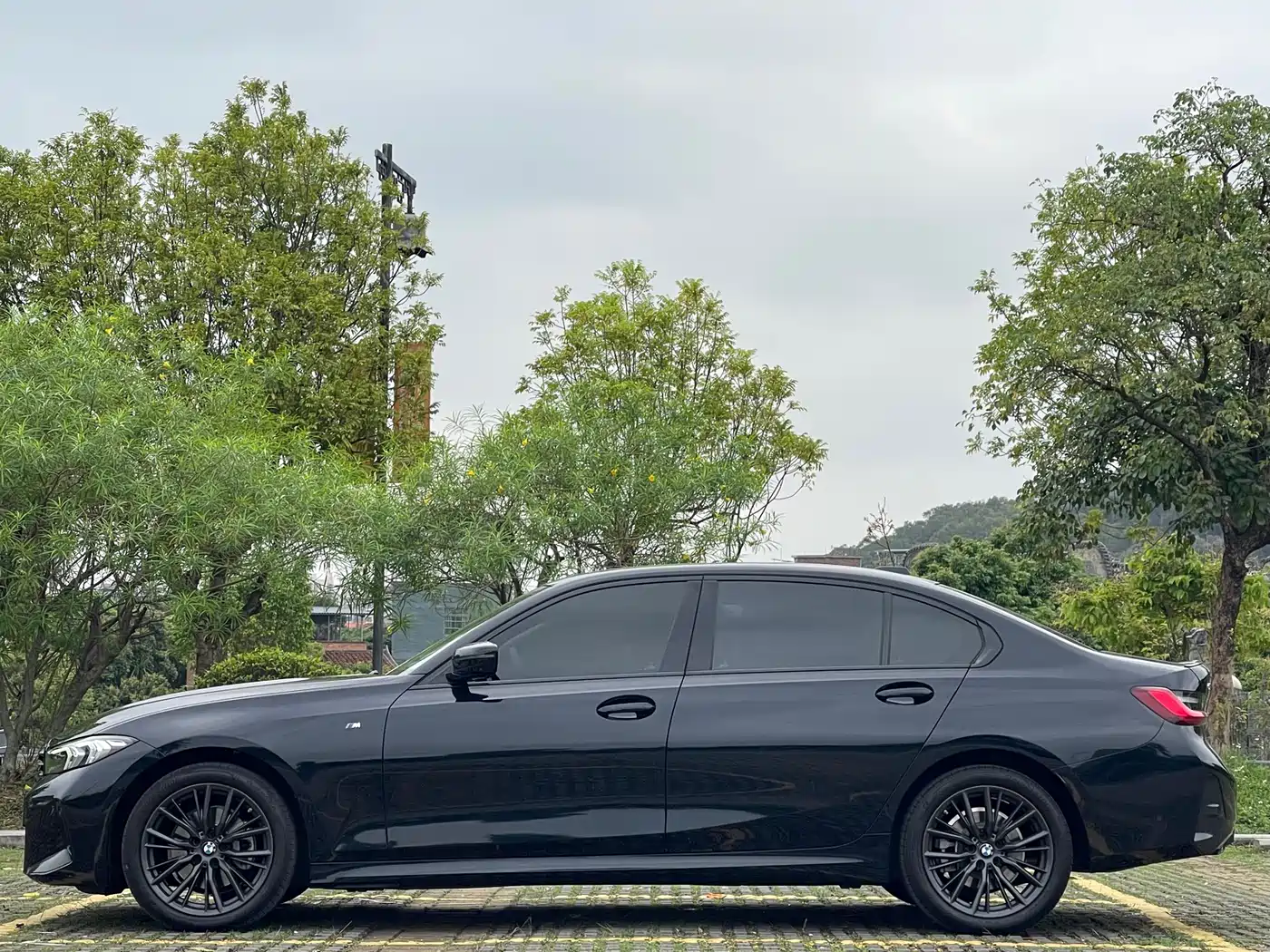 BMW 3 Series 2024 325Li M Sport Shadowline Package фото 23