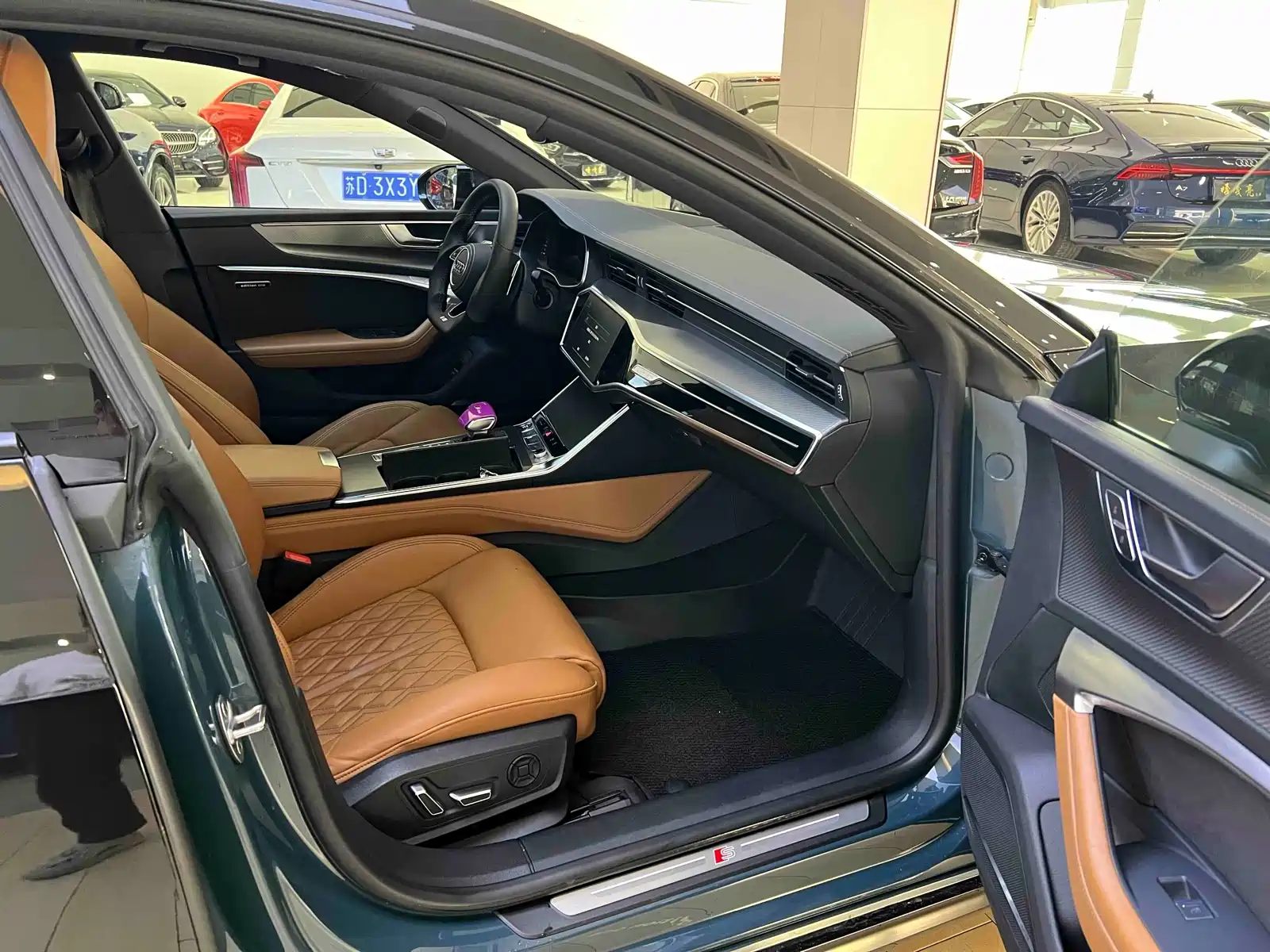 Фото 6 - Audi A7L