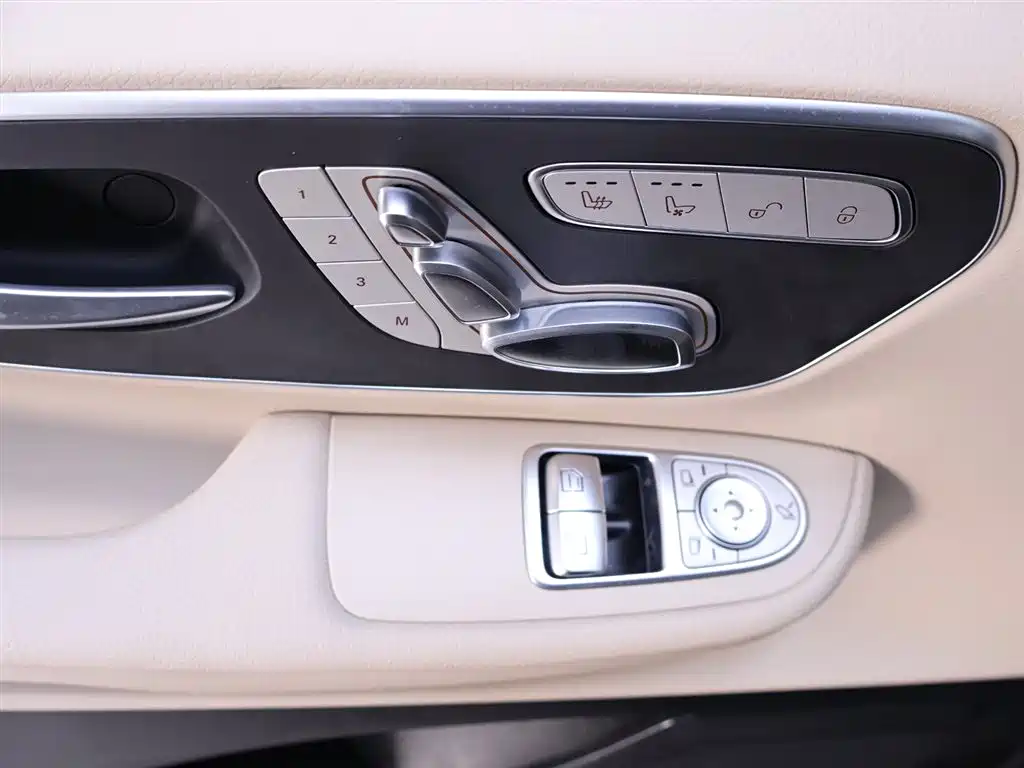 Mercedes-Benz V-Class 2022 V 260 Pilot Edition фото 16