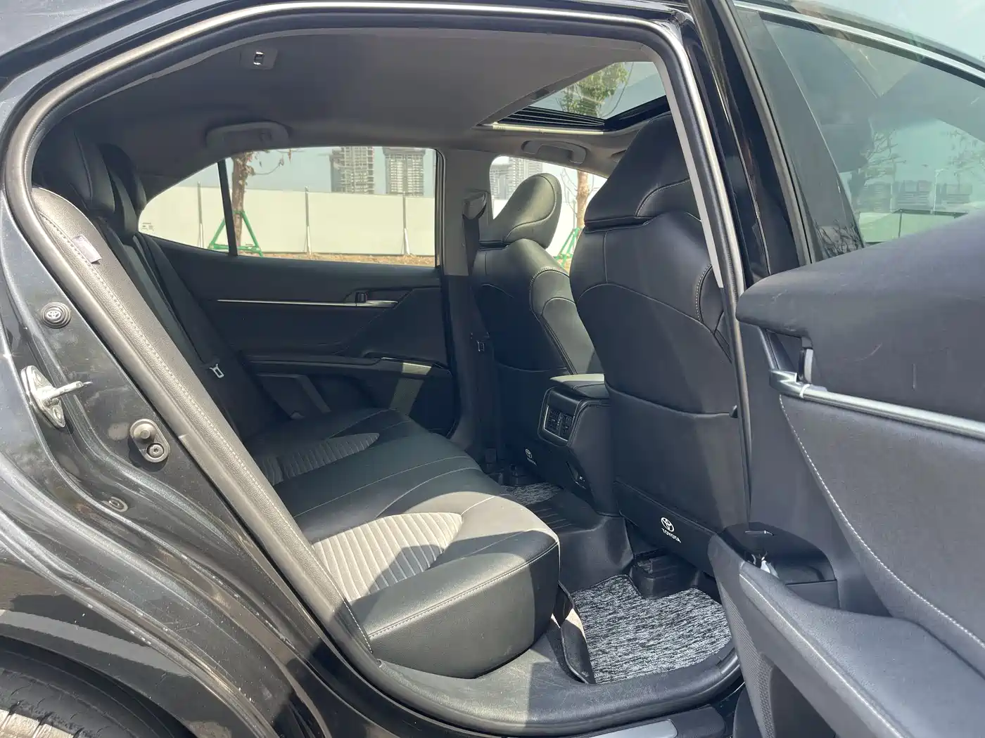 Toyota Camry 2022 2.0S Knight Edition фото 18