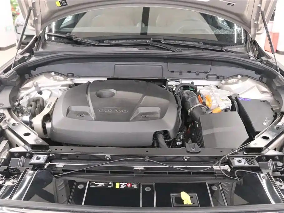 VOLVO XC60 PLUG IN HYBRID
