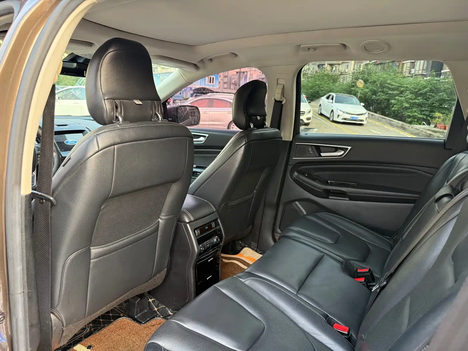Фото 8 - Ford Edge