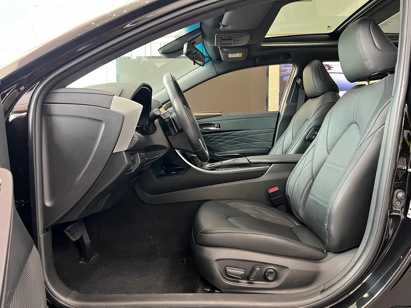 Toyota Avalon 2019 2.5L Touring Premium Edition China VI фото 5
