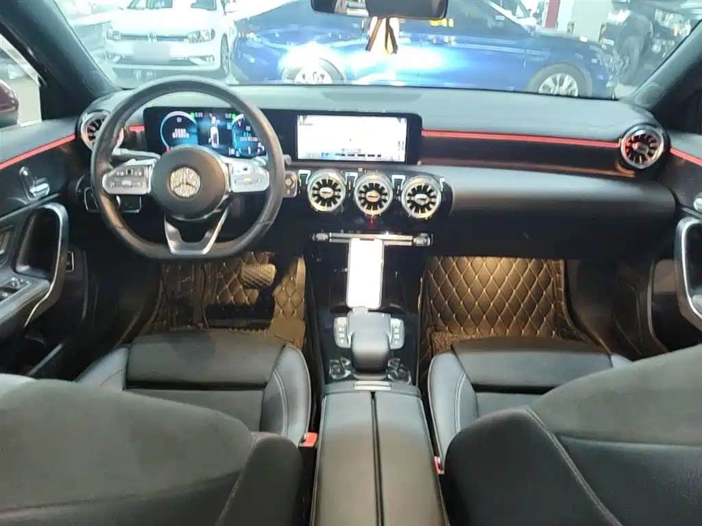 Mercedes-Benz A-Class 2021 A 200 L Sport Sedan Fashion Edition фото 10