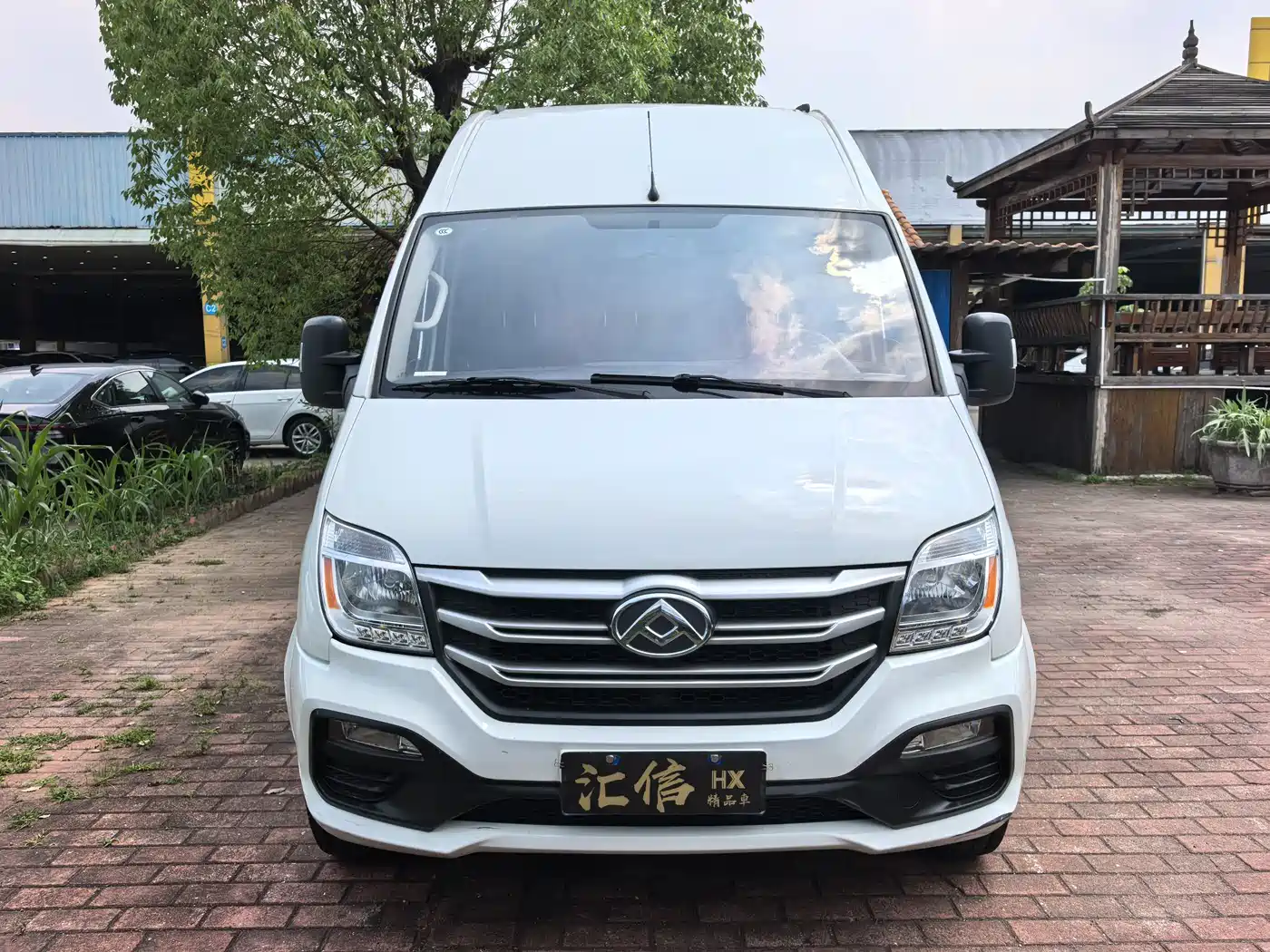SAIC Maxus Xintu V80 2024 Model 2.0T Manual Long Wheelbase Medium Roof 7-Seater фото 2