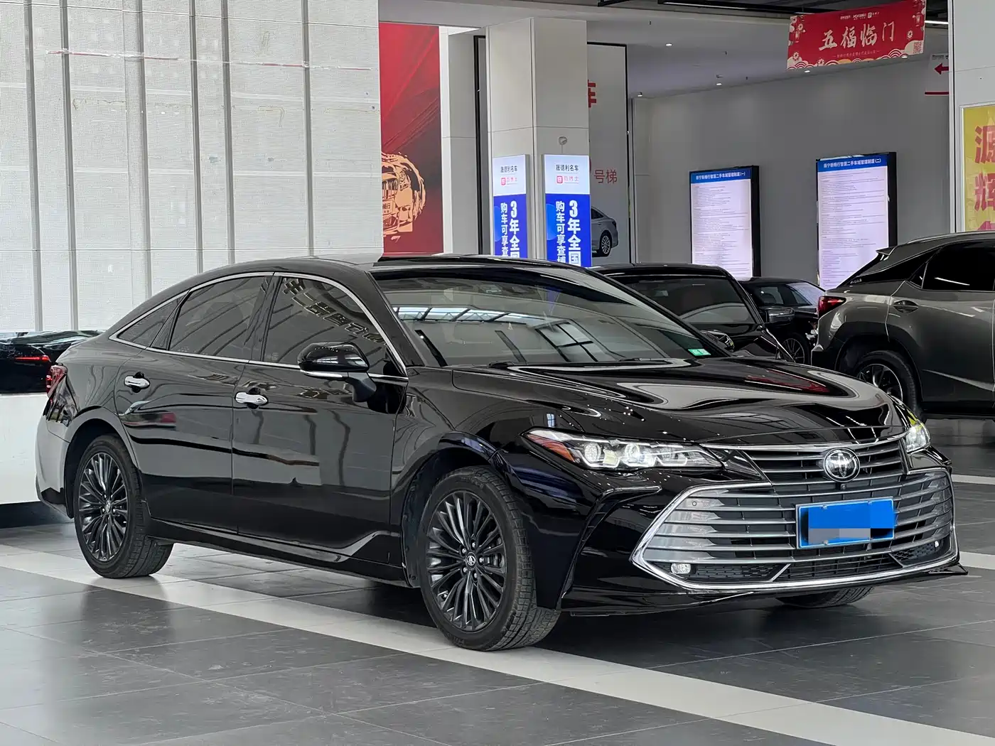 Toyota Avalon 2019 2.5L Touring Premium Edition China VI фото 3