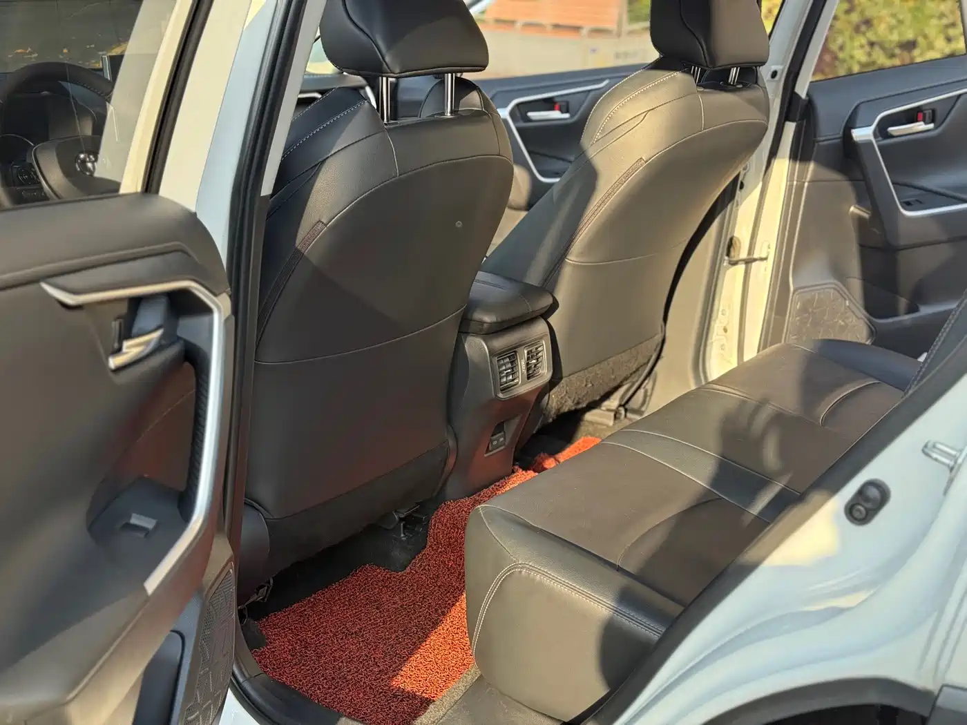 Toyota Wildlander 2021 2.0L CVT 2WD Luxury Edition фото 6