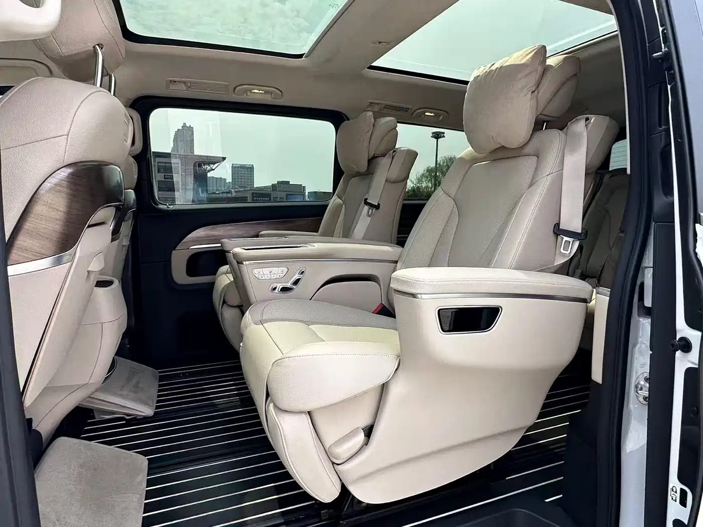 Mercedes-Benz V-Class 2022 V 260 L Long Wheelbase Luxury Edition фото 9