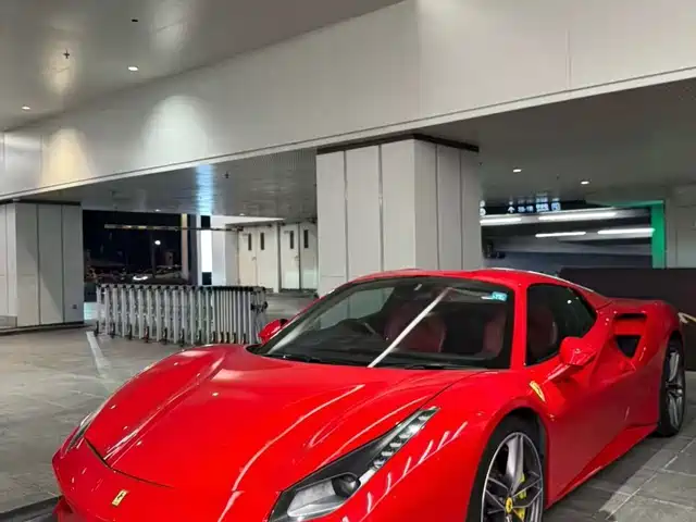 FERRARI 488