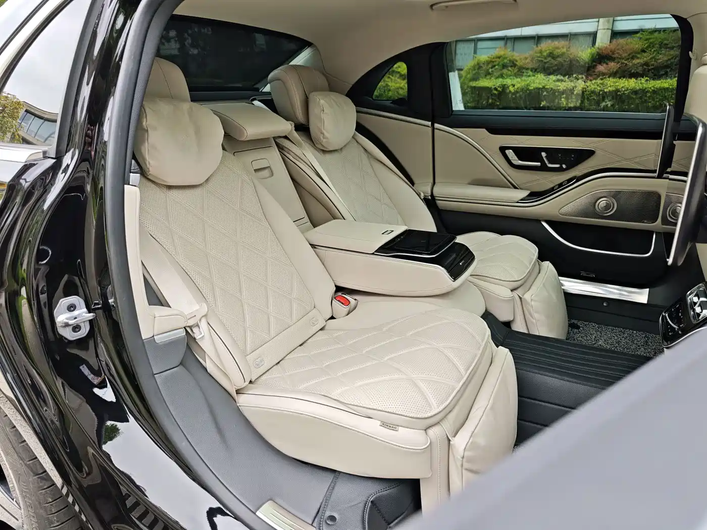 Mercedes-Benz Maybach S-Class 2025 Model S 480 4MATIC фото 15