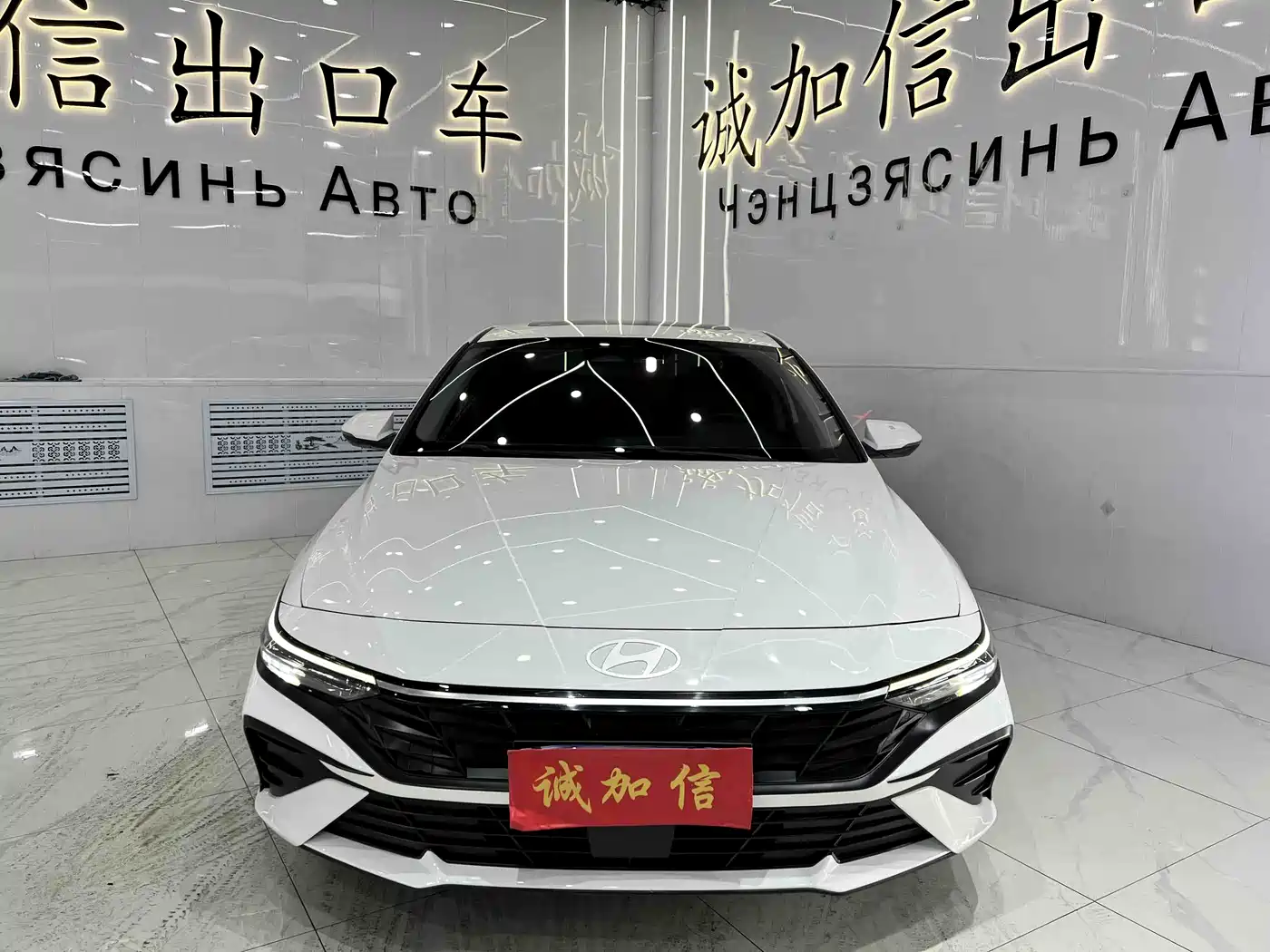 Hyundai Elantra 2023 Model 1.5L CVT LUX Premium Edition фото 2