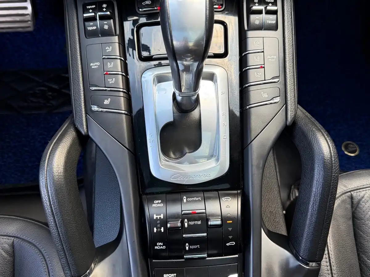 Porsche Cayenne 2014 Cayenne Platinum Edition 3.0T фото 10