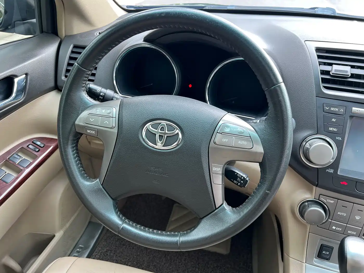Toyota Highlander 2012 2.7L 2WD 7-Seater Luxury Edition фото 17