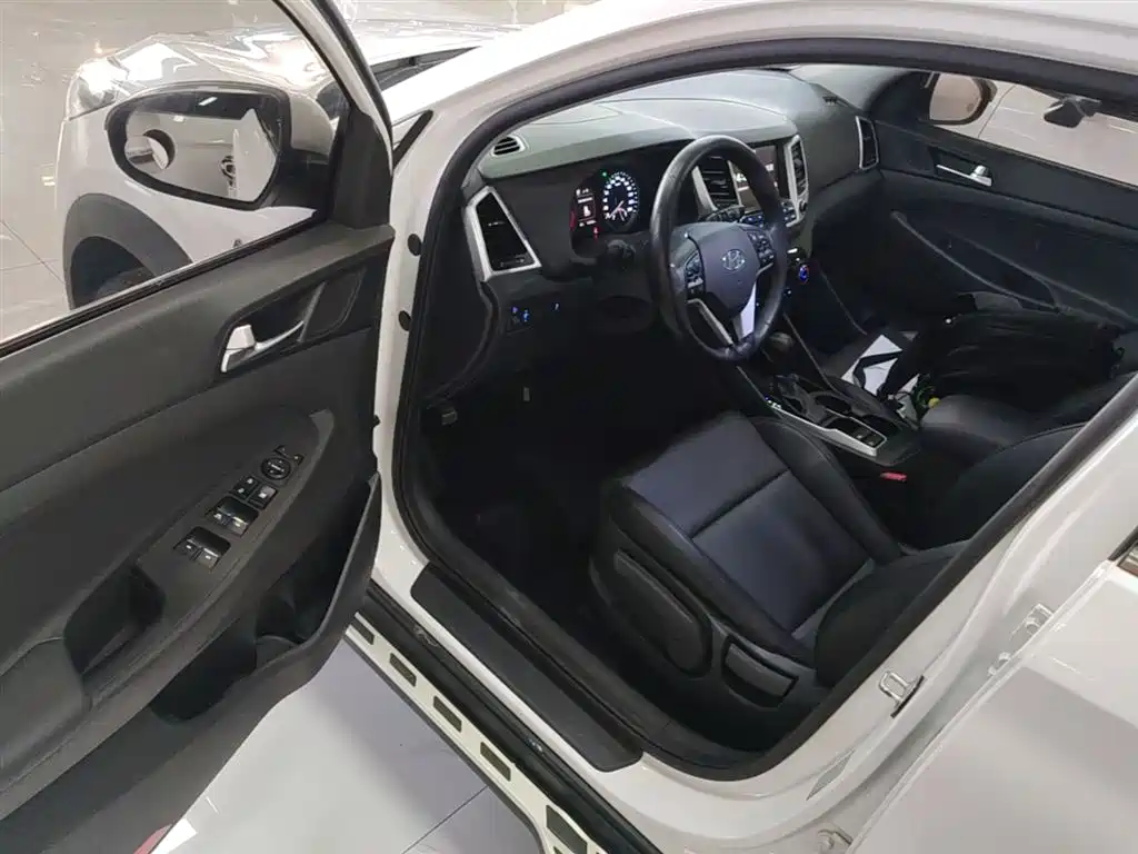 Hyundai Tucson 2015 1.6T Dual Clutch 2WD Smart фото 16
