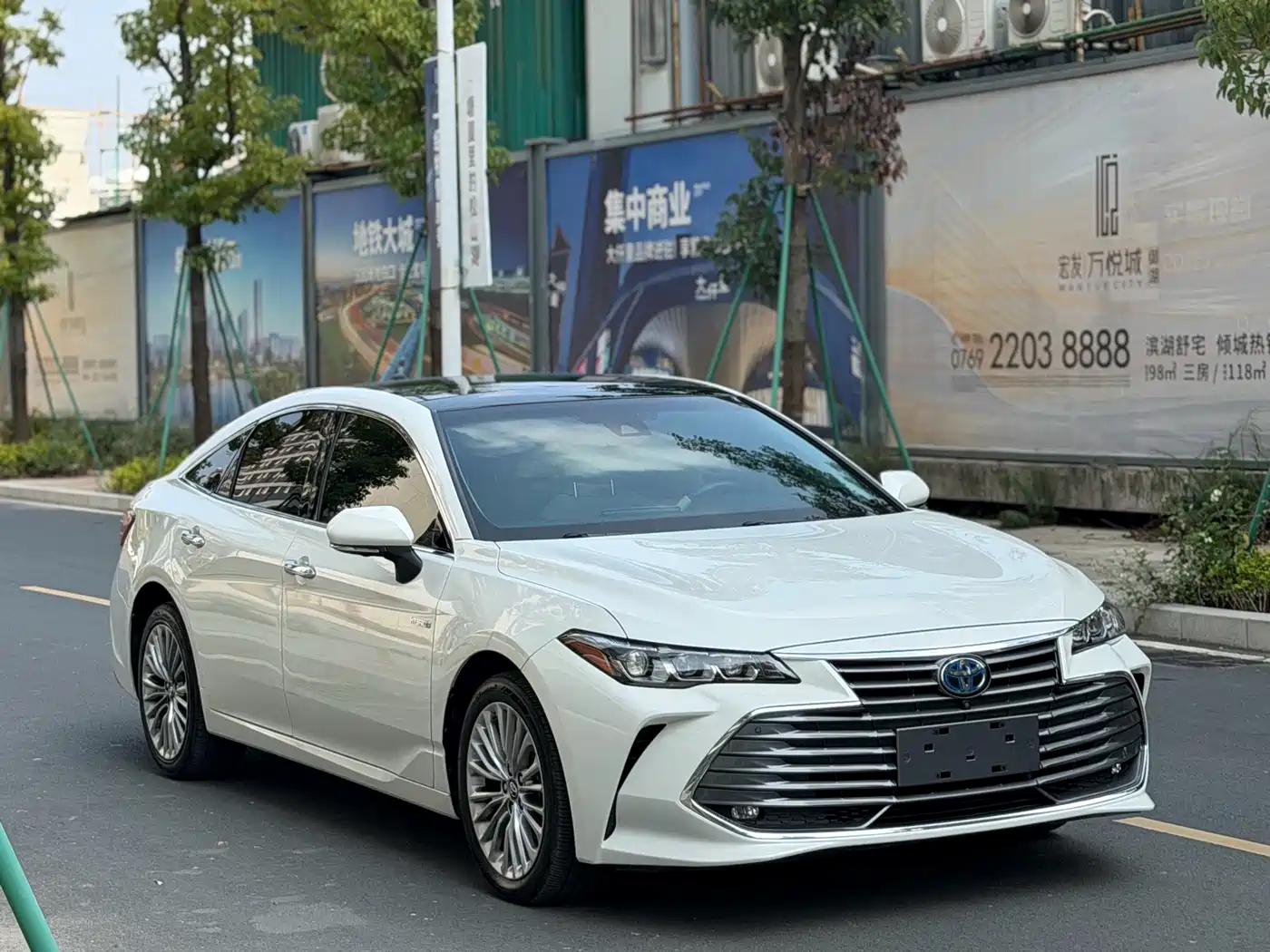 Toyota Avalon 2019 Hybrid 2.5L Limited Flagship Version China V фото 3
