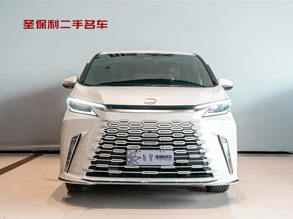 LEXUS LM