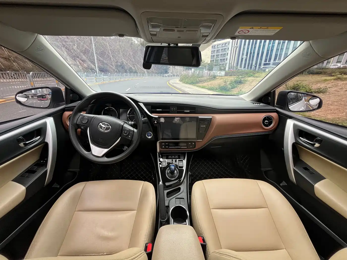 Toyota Corolla Twin Engine E+ 2020 1.8L E-CVT Comfort Edition фото 8