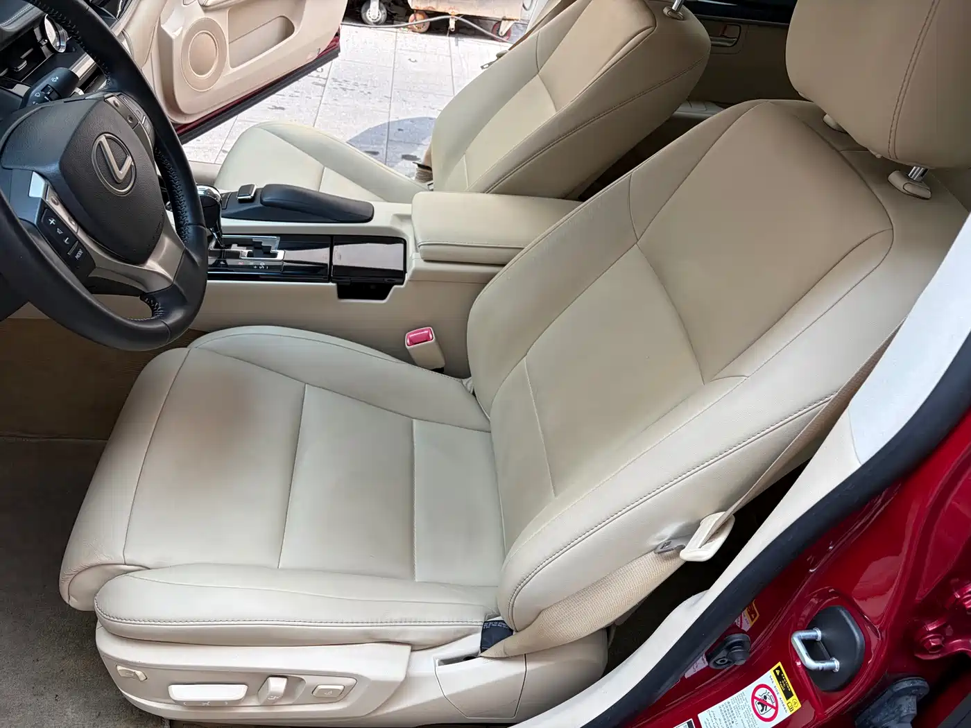 Фото 18 - Lexus ES