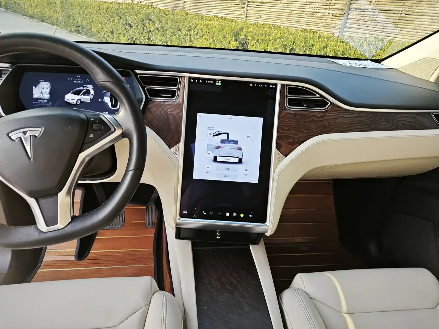 TESLA MODEL X