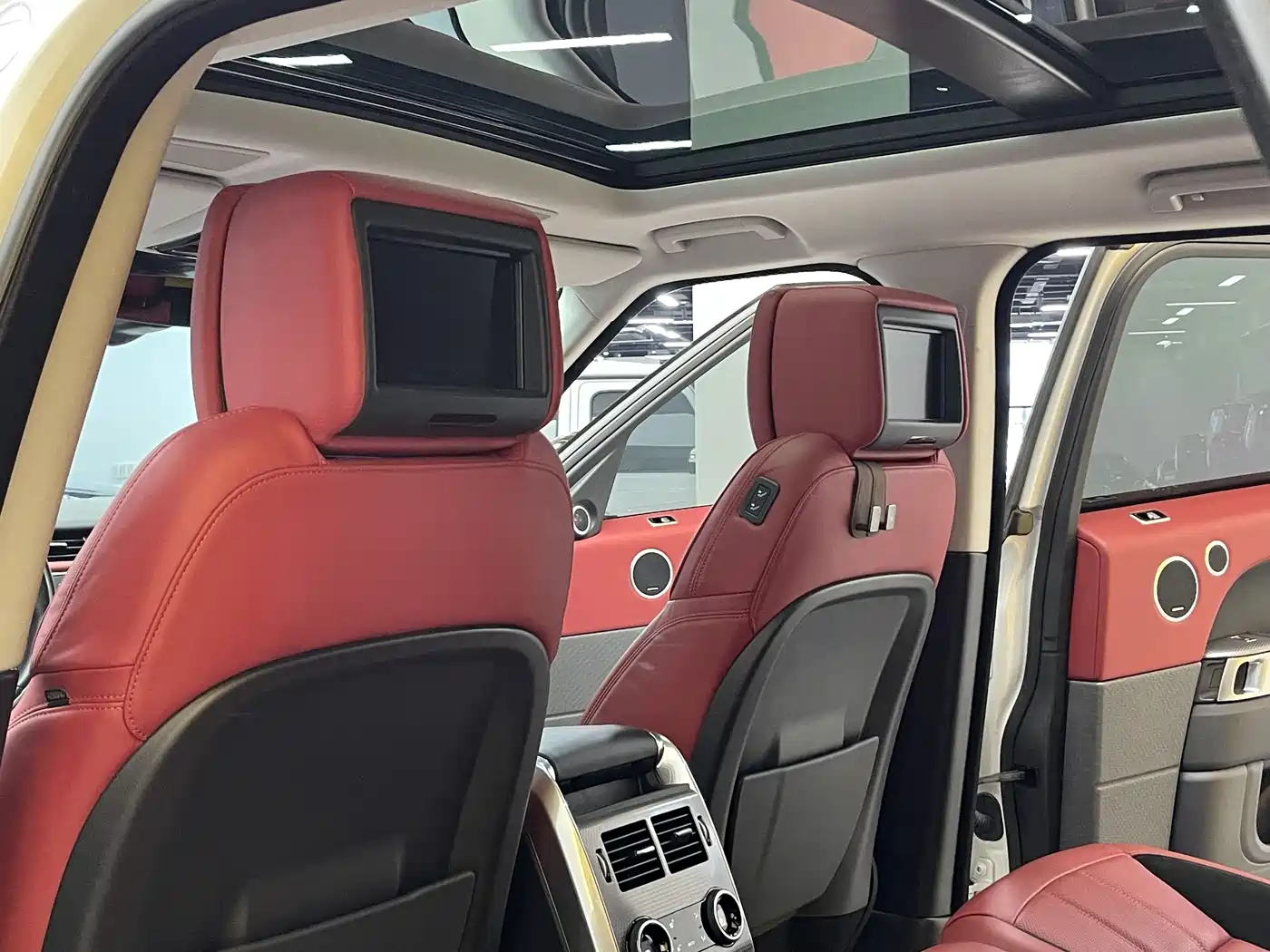 Land Rover Range Rover Sport 2022 3.0 L6 Gloss Black Edition фото 27