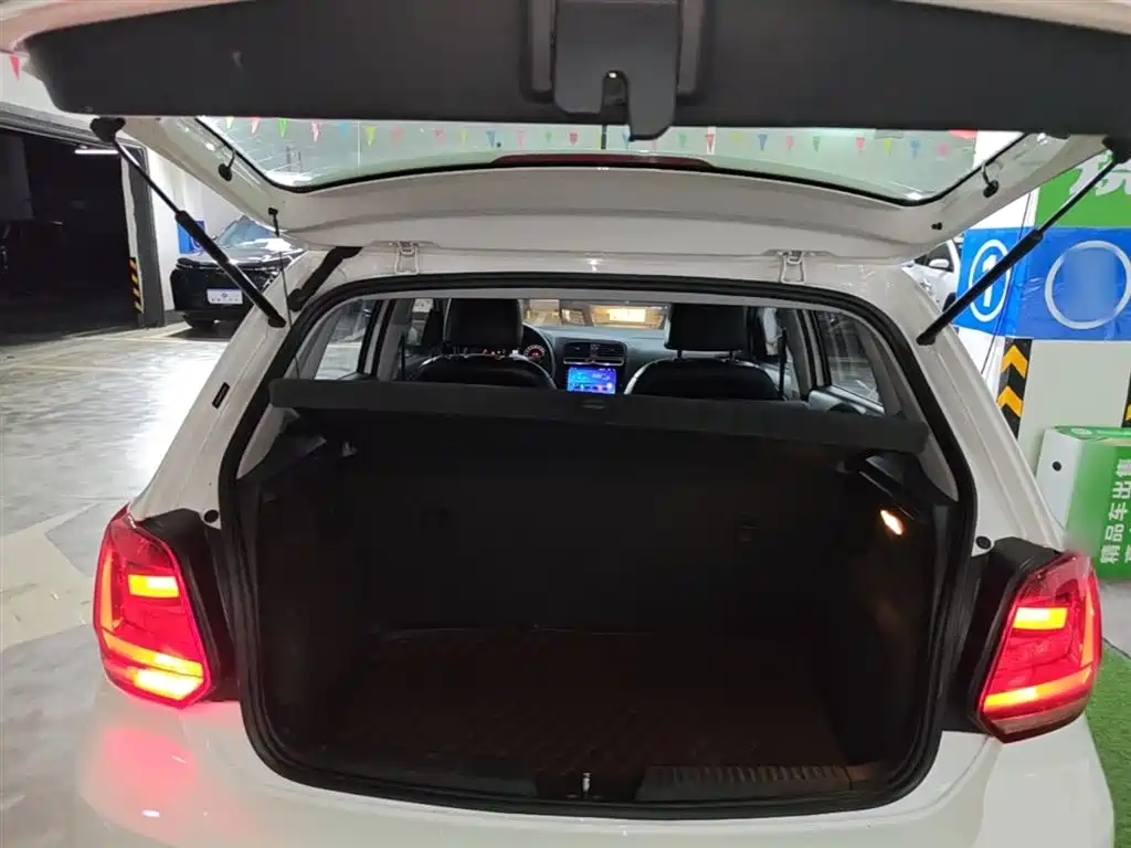 Volkswagen Polo 2016 1.4L Automatic Trend фото 19