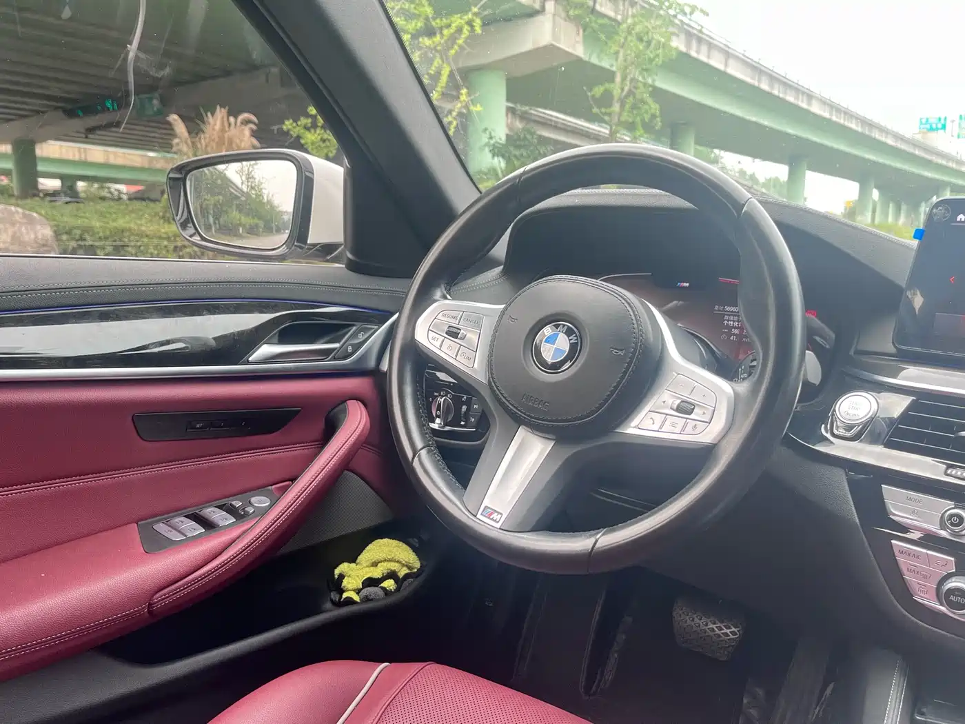 BMW 5 Series 2022 525Li M Sport Package фото 11