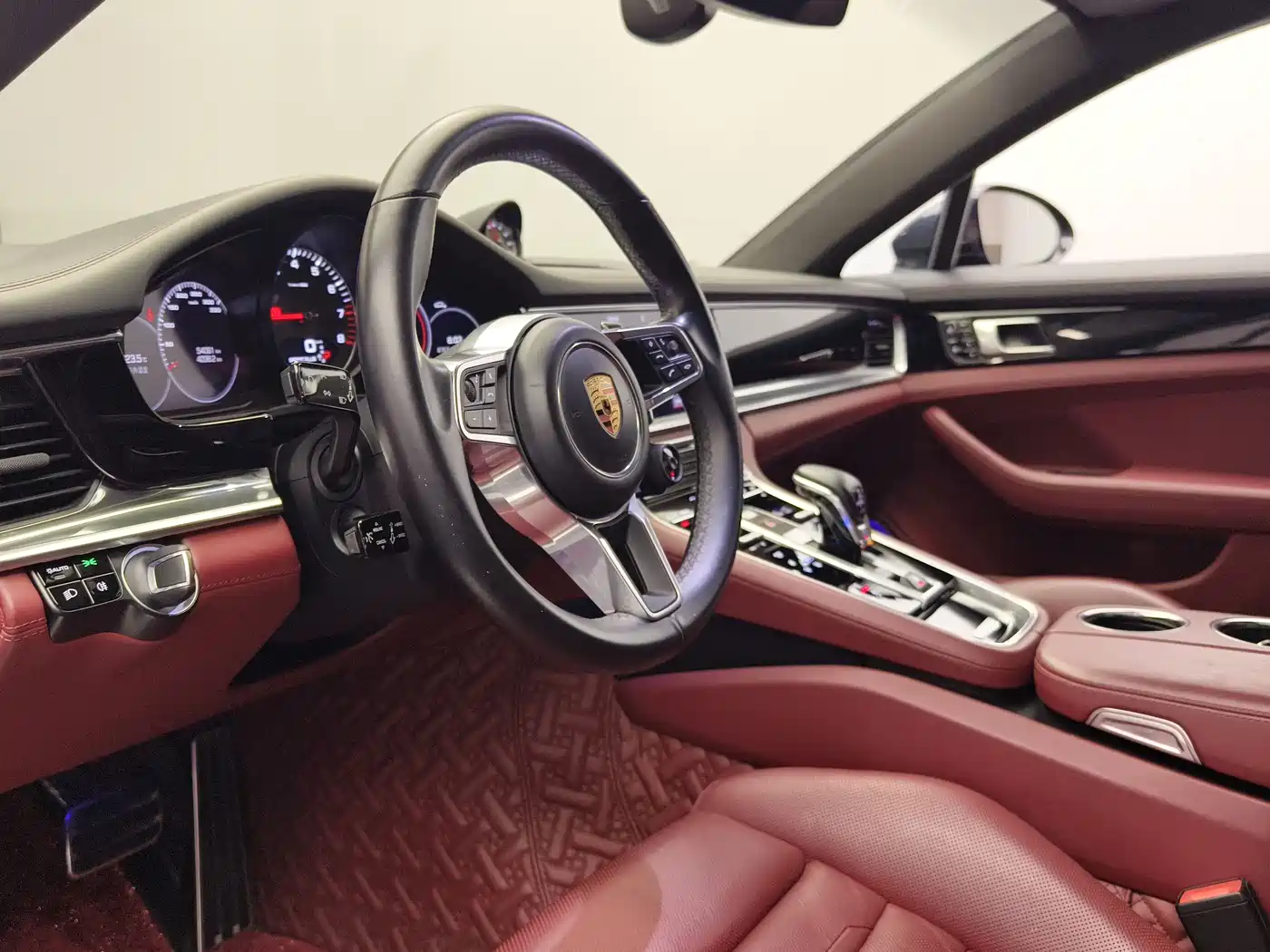 Porsche Panamera фото 15