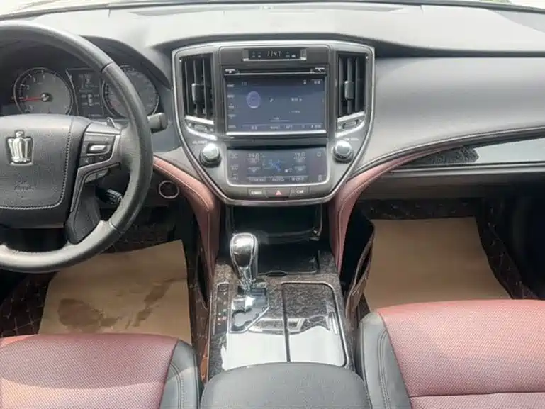Toyota Crown 2018 2.0T Sport Edition фото 6