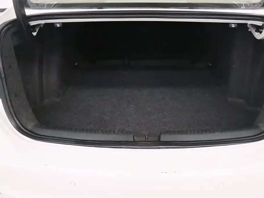Volkswagen Sagitar 2012 1.4TSI Automatic Luxury фото 15