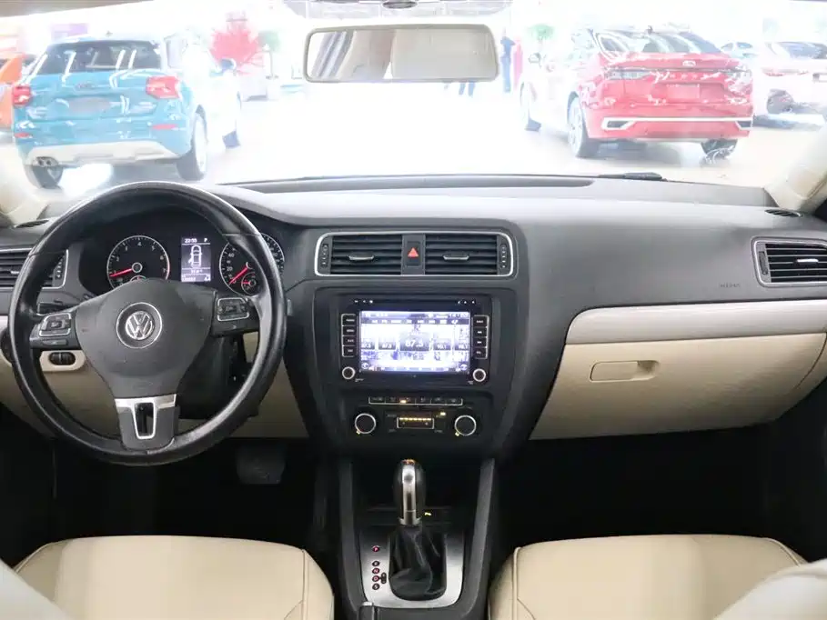 Volkswagen Sagitar 2012 1.4TSI Automatic Luxury фото 5