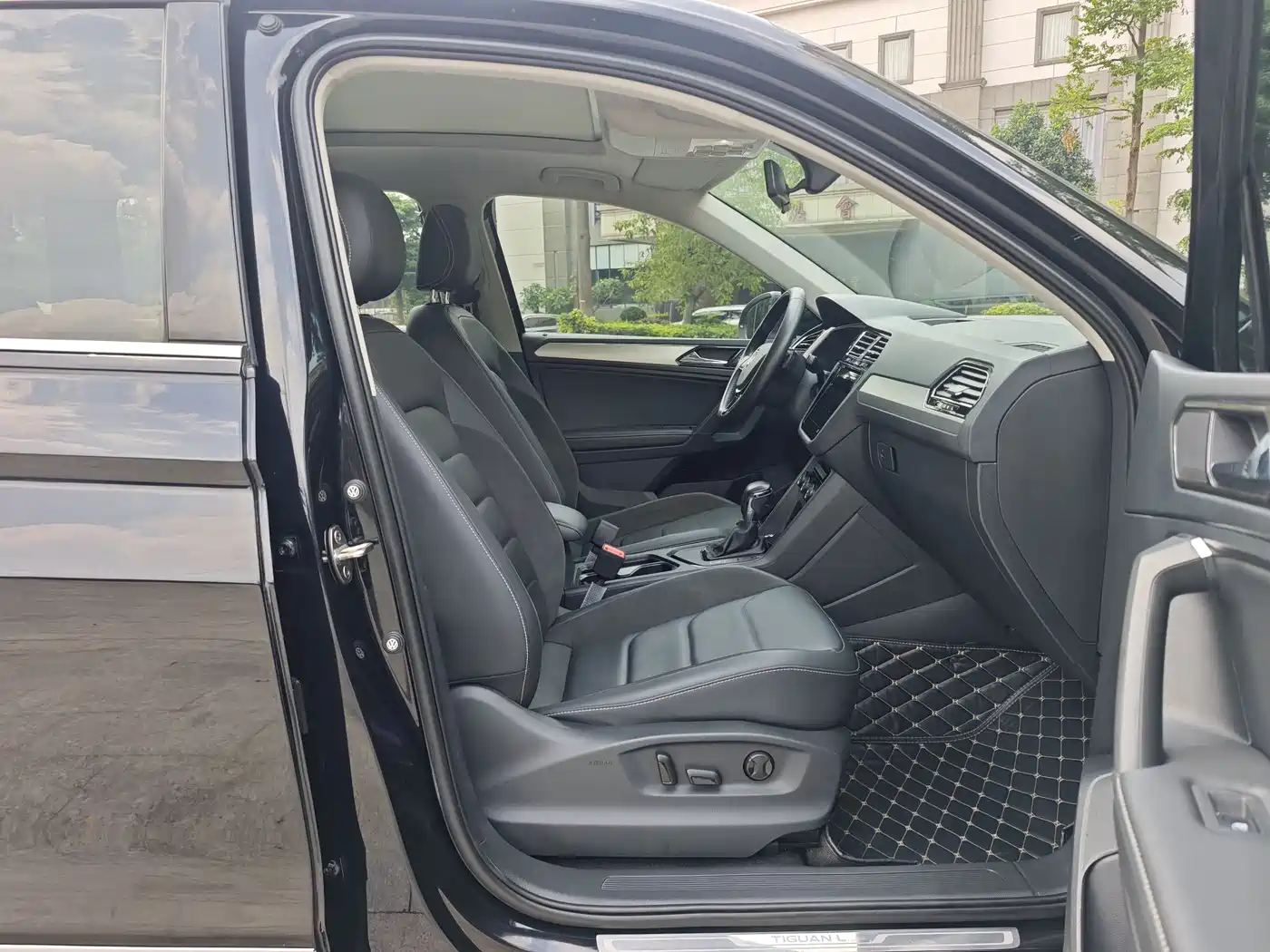 Volkswagen Tiguan L 2021 330TSI Automatic 2WD Smart фото 21