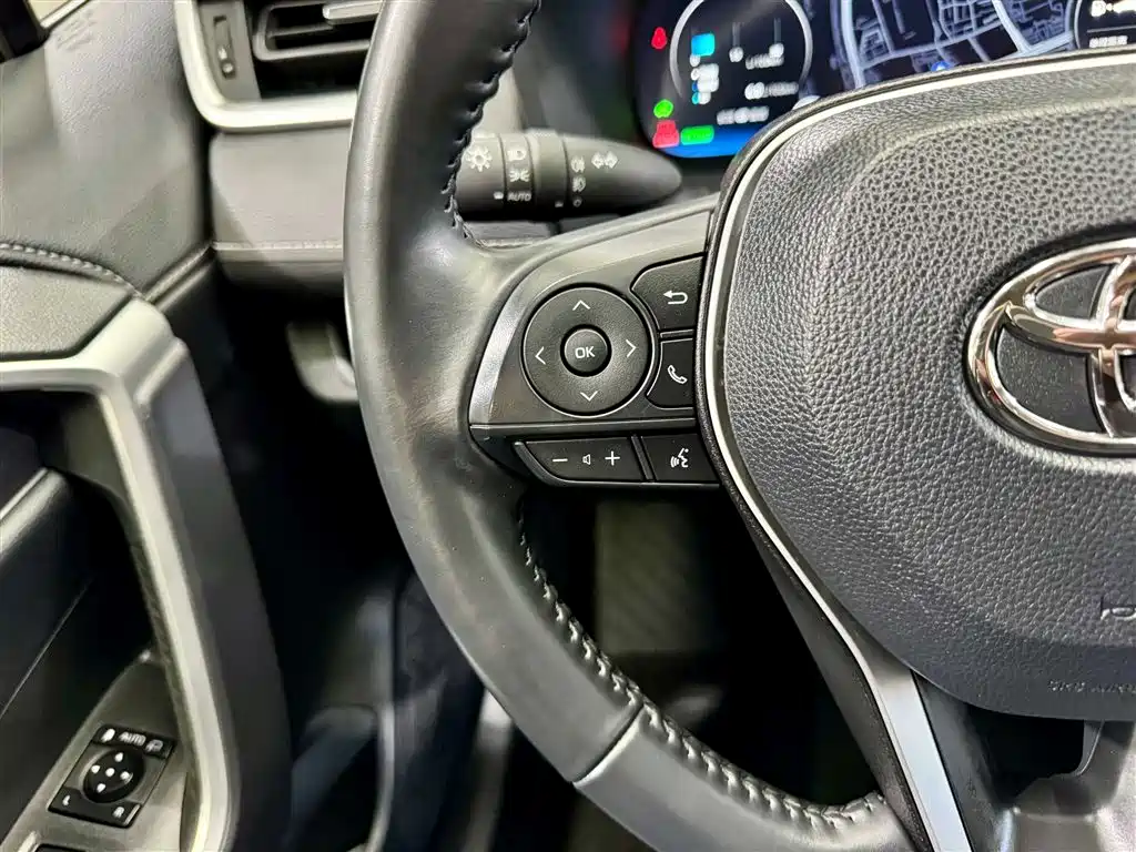 Toyota Wildlander 2023 Hybrid 2.5L E-CVT AWD Premium Edition фото 26