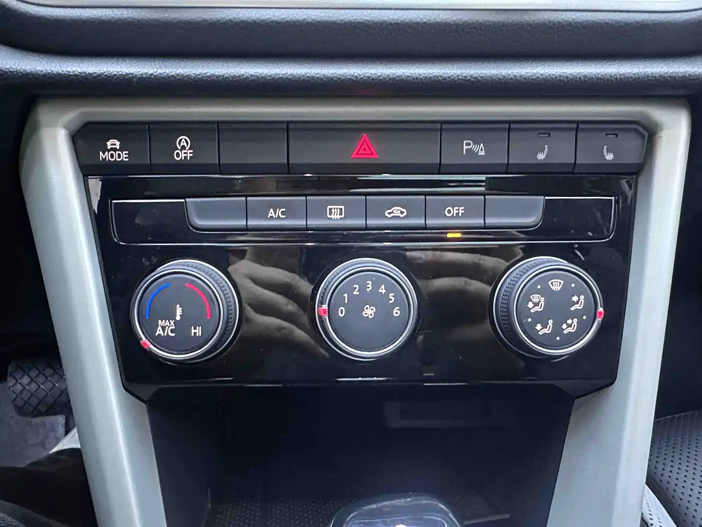 VOLKSWAGEN T-ROC EXPLORING SONGS