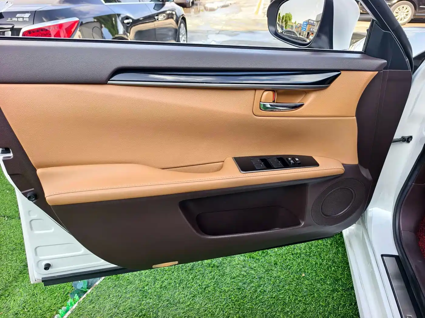 Lexus ES 2015 200 Elite Edition фото 8