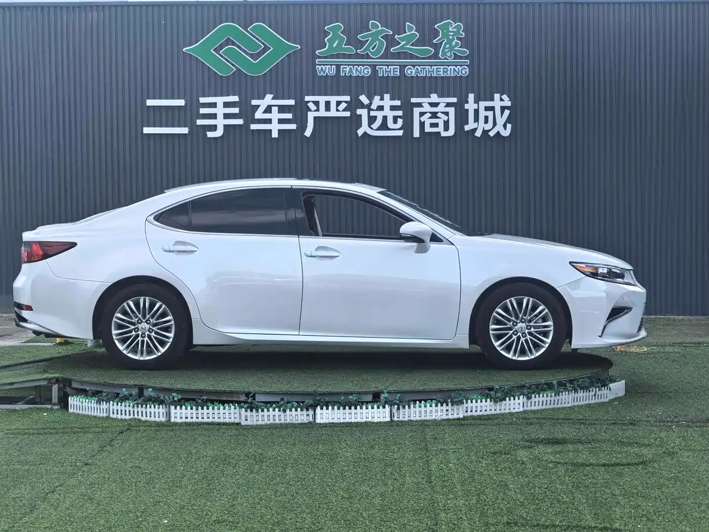 Lexus ES 2015 200 Elite Edition фото 4