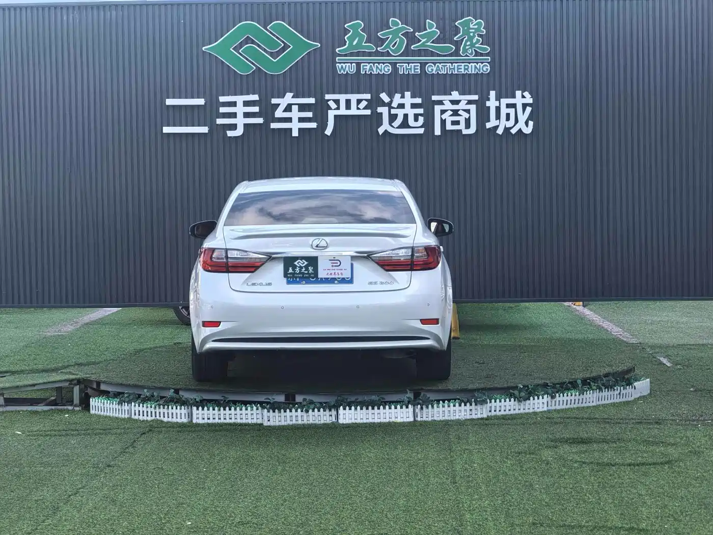 Lexus ES 2015 200 Elite Edition фото 19